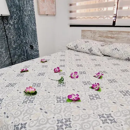 Nicole, 2 Bedrooms In Playa De Americas Prázdninový dům Playa de las Americas (Tenerife)