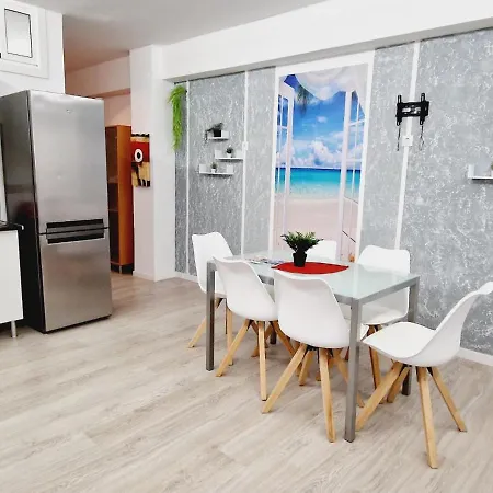 Nicole, 2 Bedrooms In Playa De Americas 펜션