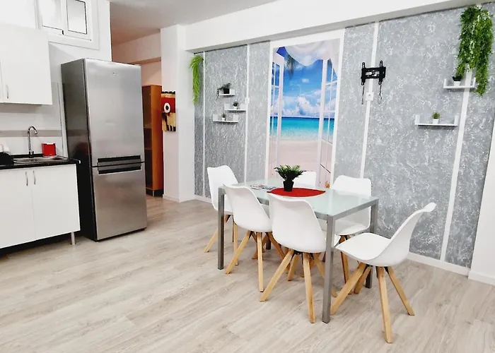 Nicole, 2 Bedrooms In Playa De Americas Prázdninový dům
